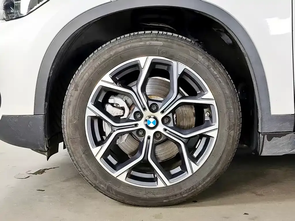 BMW X1 — фото 5