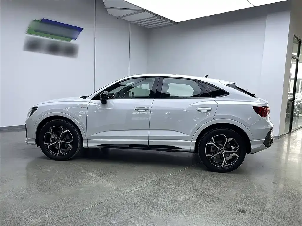 Audi Q3 Sportback — фото 9