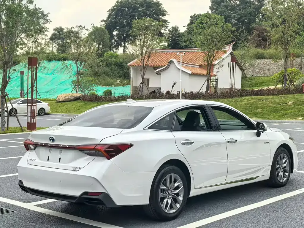 Toyota Avalon — фото 10