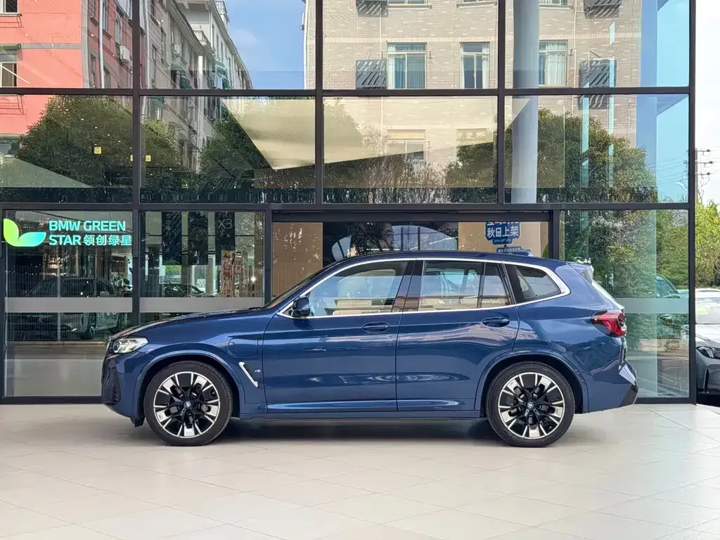 BMW iX3 — фото 3