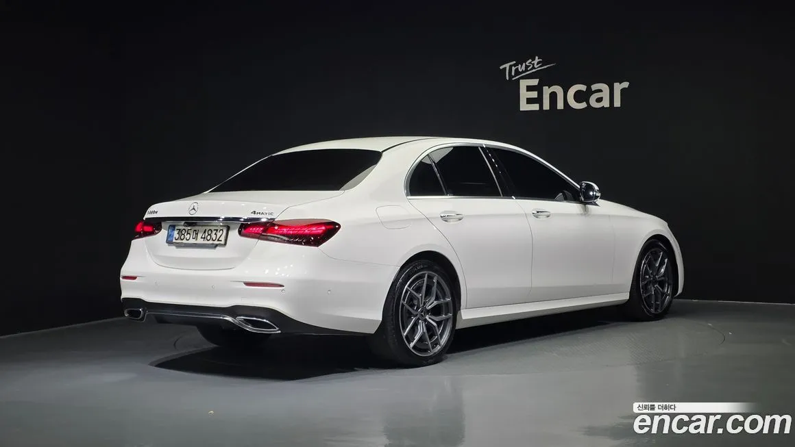 Mercedes-Benz E-Class — фото 2