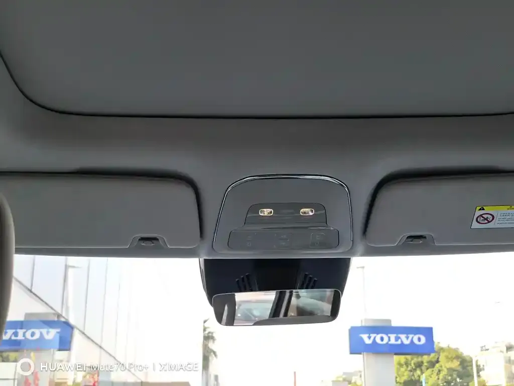 Volvo EM90 — фото 10