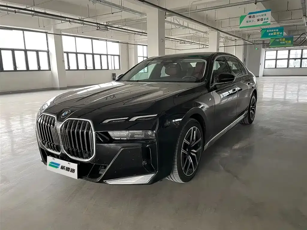 BMW 7 Series — фото 1