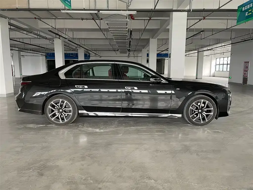 BMW 7 Series — фото 3