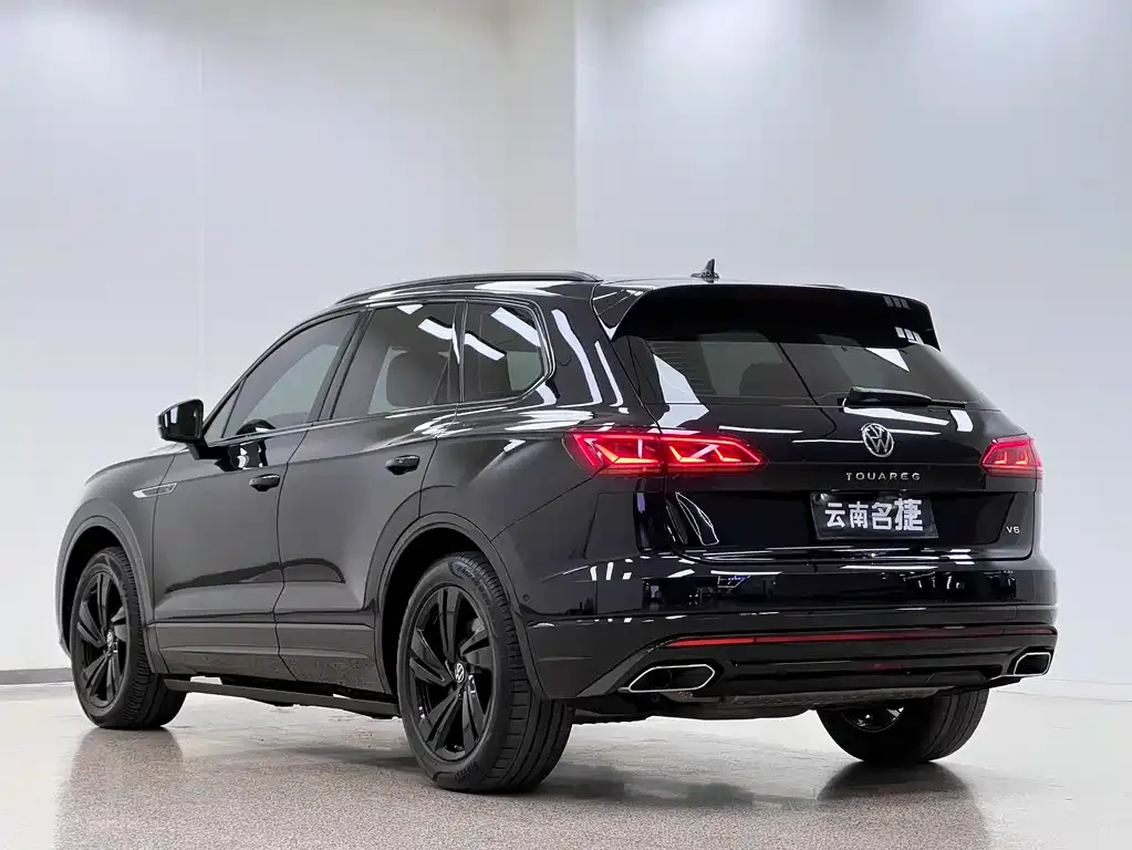 Volkswagen Touareg — фото 6