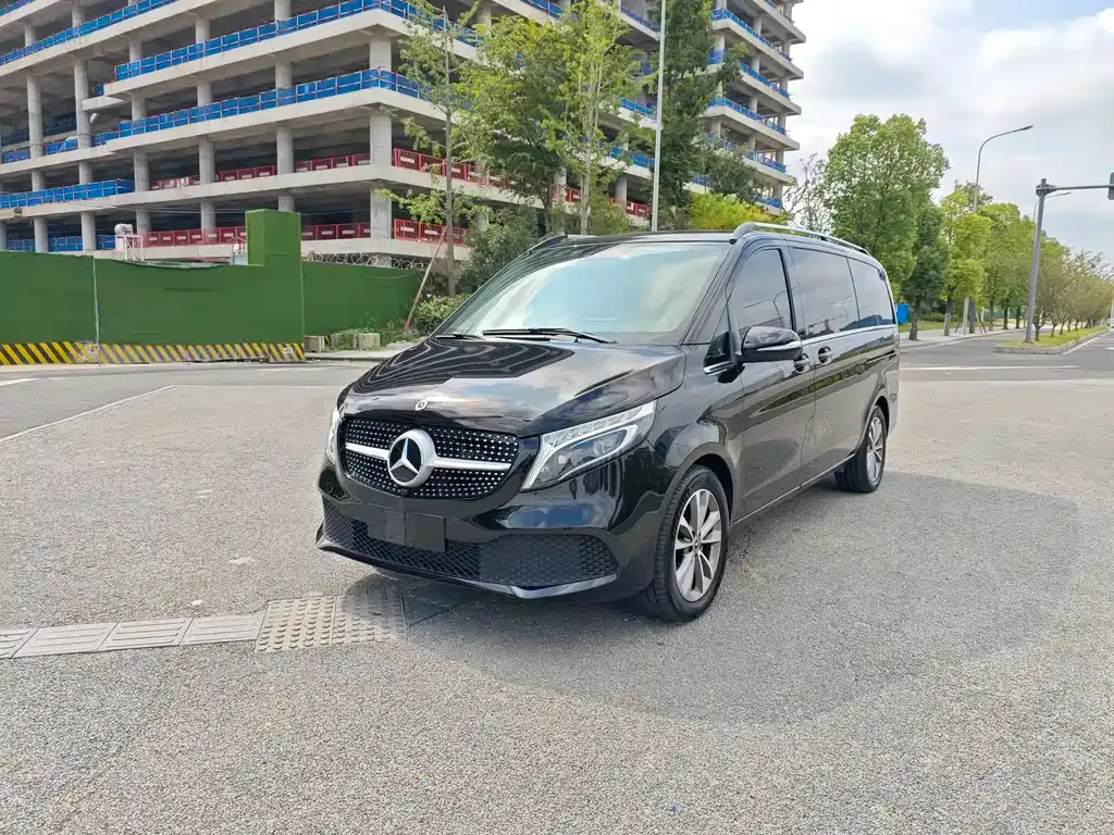 Mercedes-Benz V-Class — фото 1