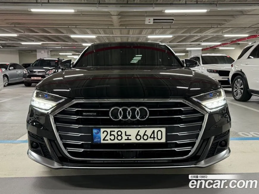 Audi A8 — фото 1