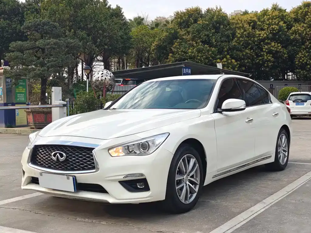 Infiniti Q50L — фото 1