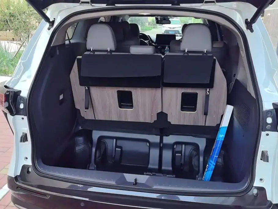 Toyota Sienna — фото 4