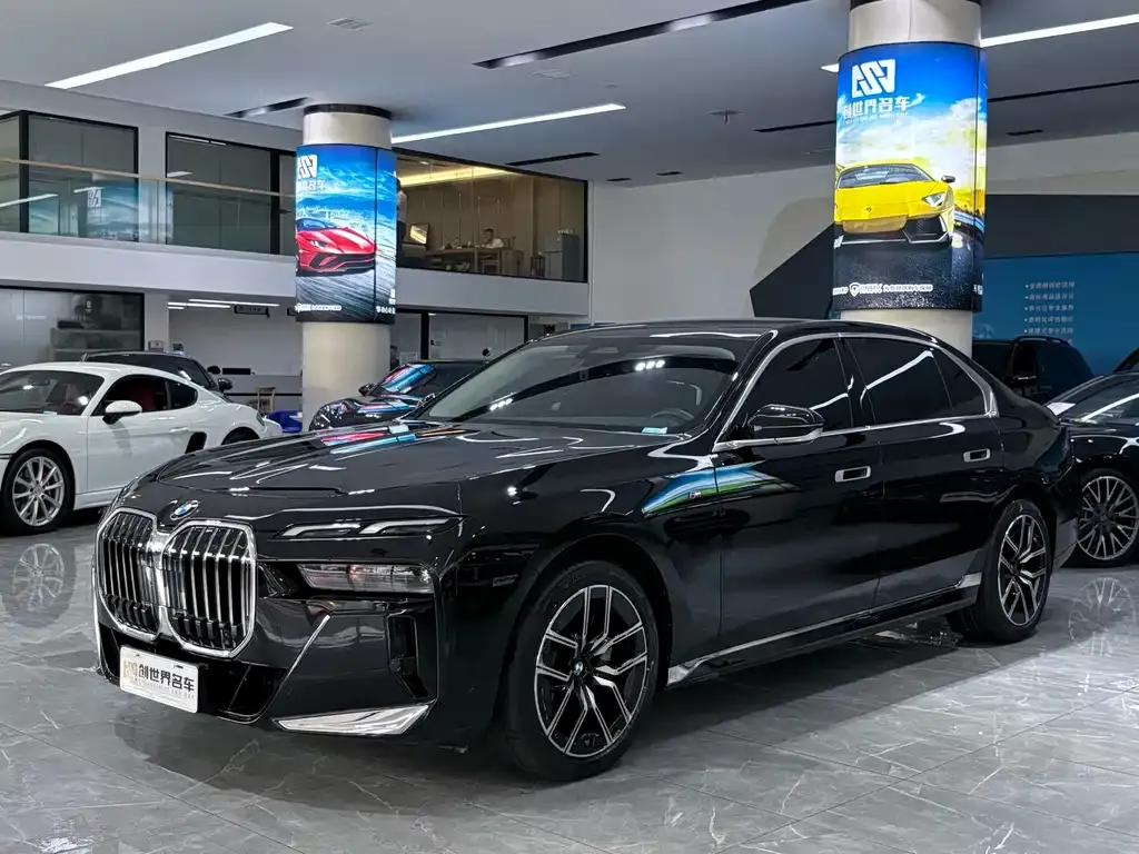 BMW 7 Series — фото 1