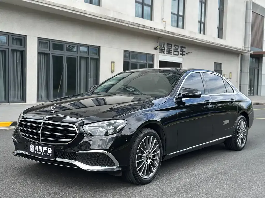 Mercedes-Benz E-Class — фото 1