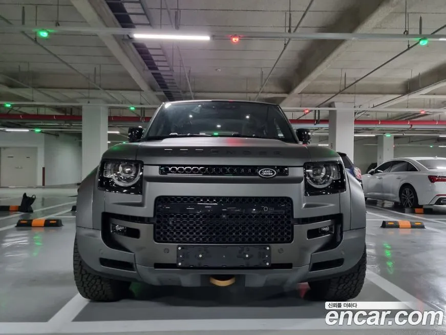 Land Rover Defender — фото 1