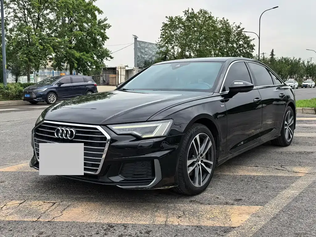 Audi A6L — фото 1