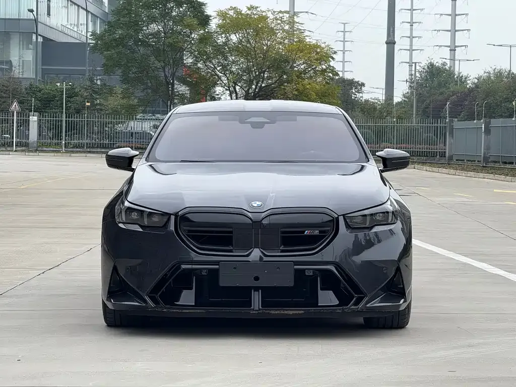 BMW M5 New Energy — фото 2
