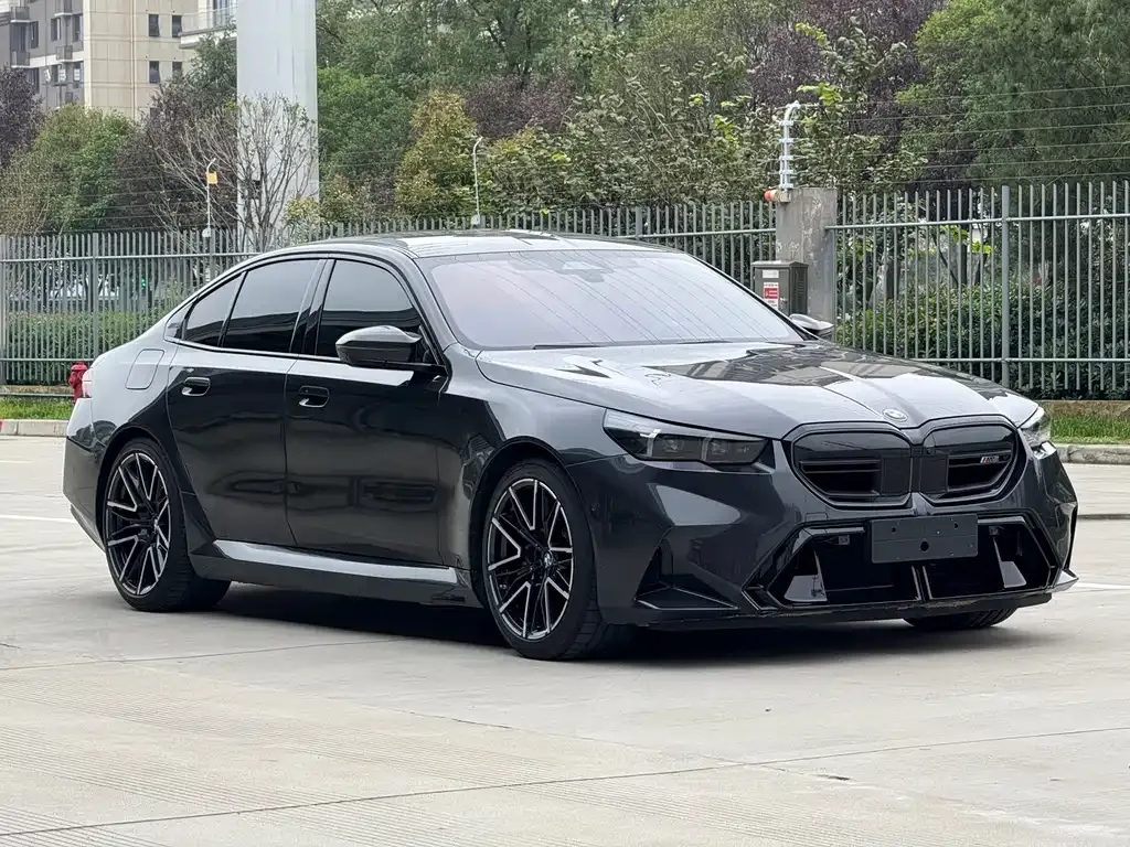 BMW M5 New Energy — фото 3