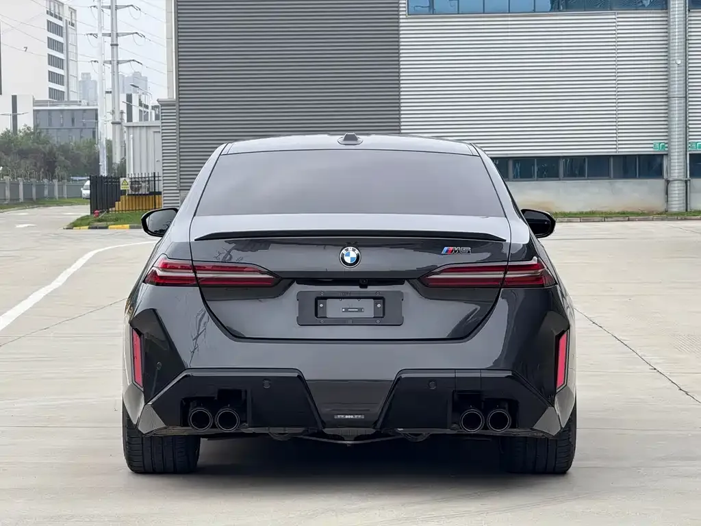 BMW M5 New Energy — фото 5