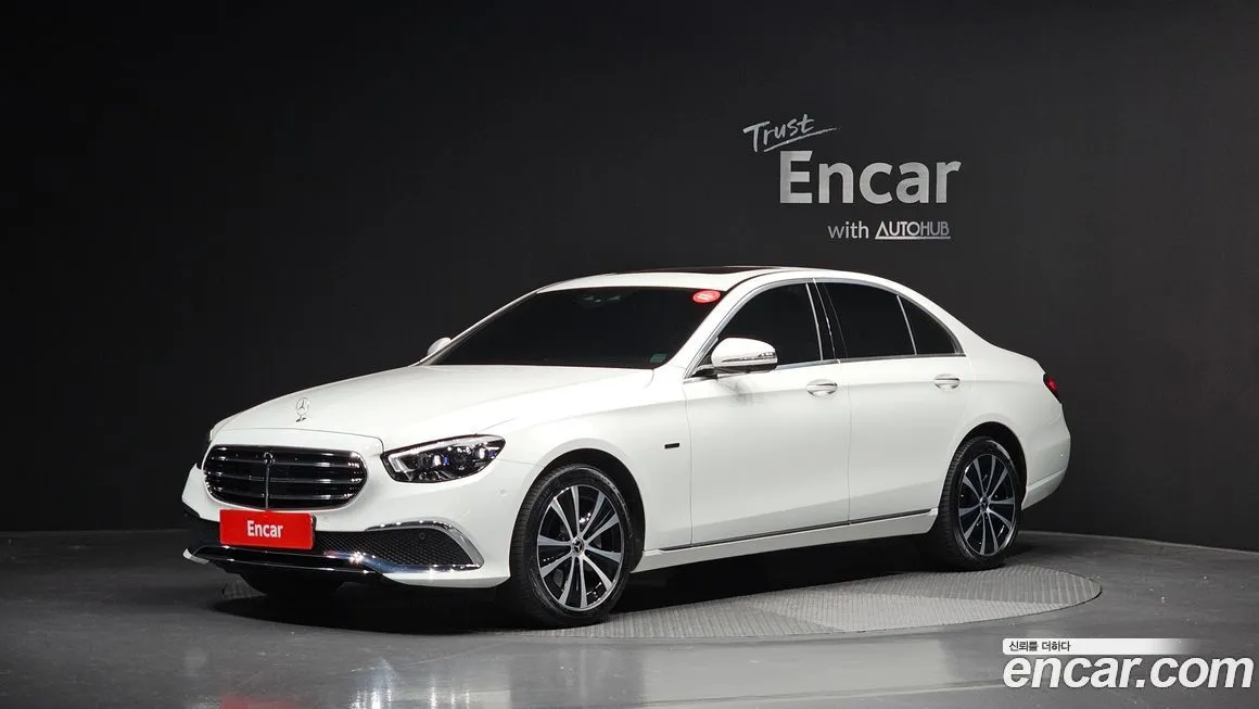 Mercedes-Benz E-Class — фото 1