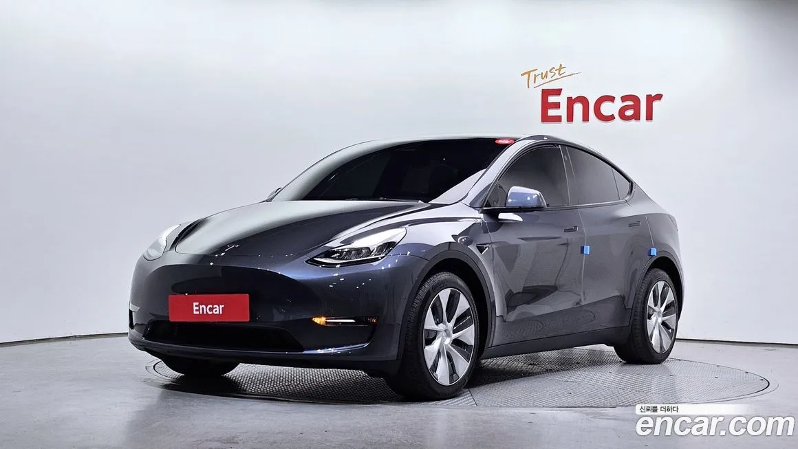 Tesla Model Y — фото 1