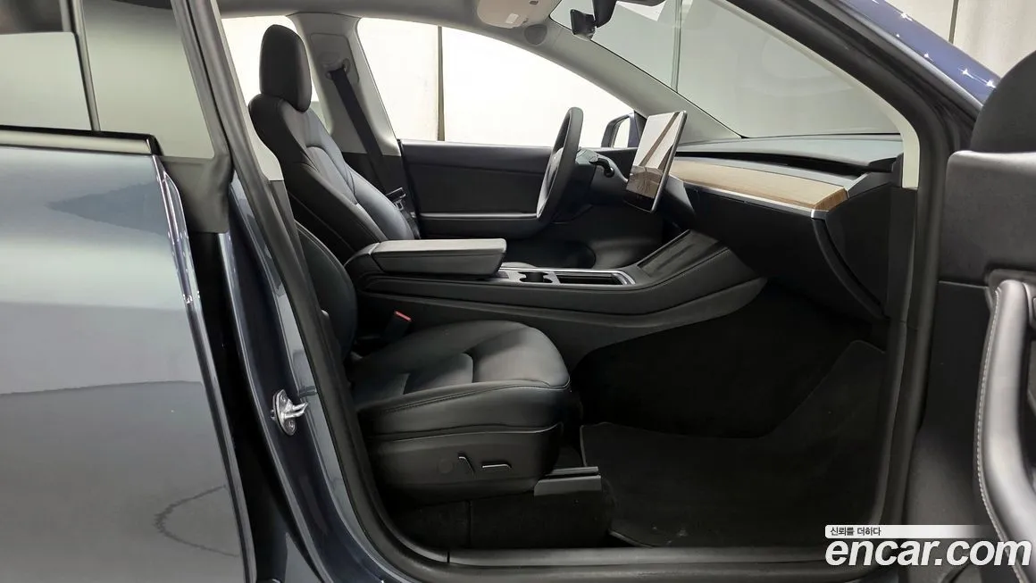Tesla Model Y — фото 10
