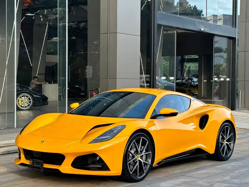 Lotus Emira — фото 1