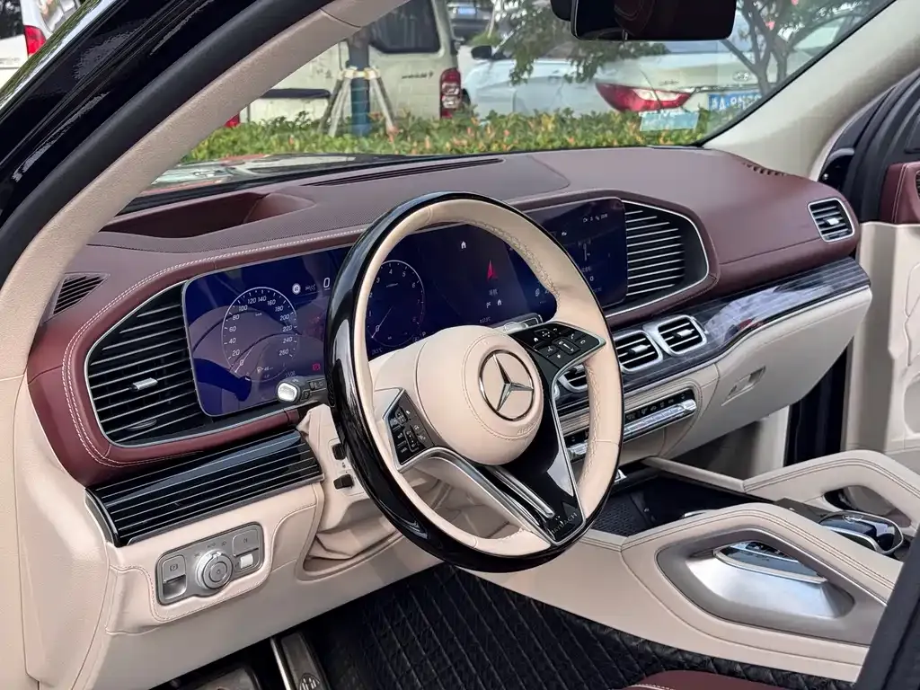 Mercedes-Benz GLS — фото 7