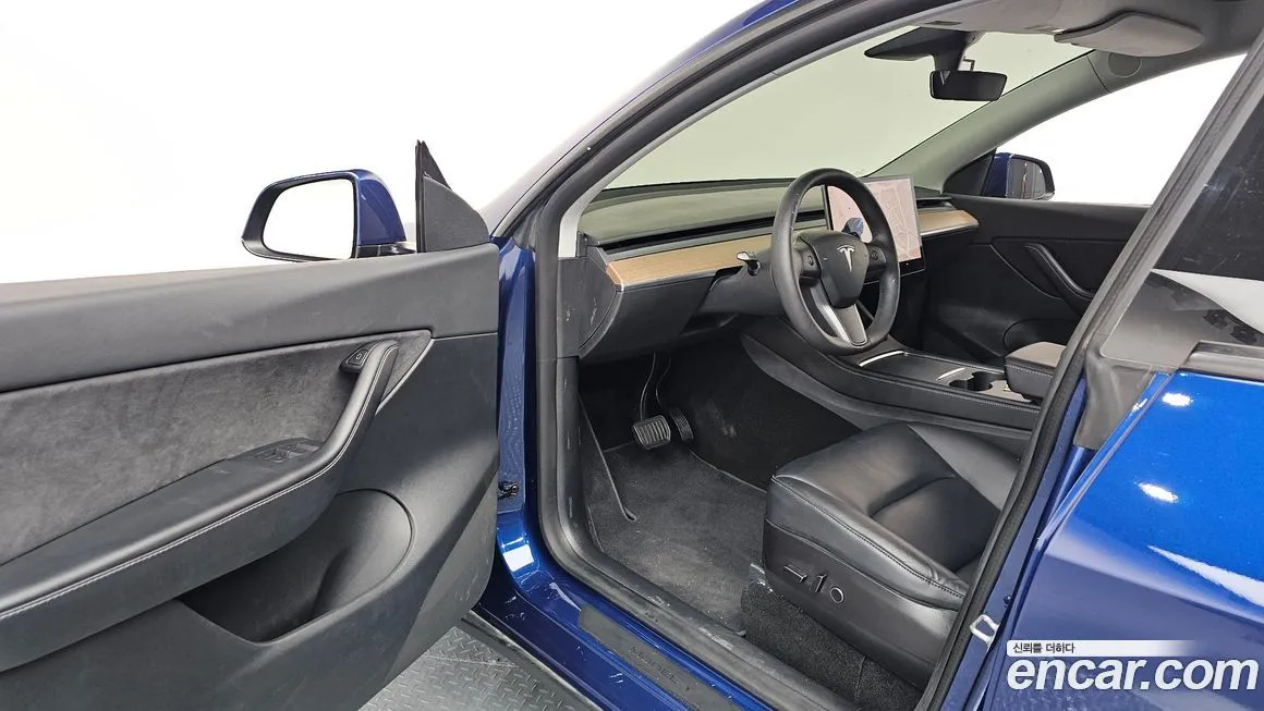 Tesla Model Y — фото 10