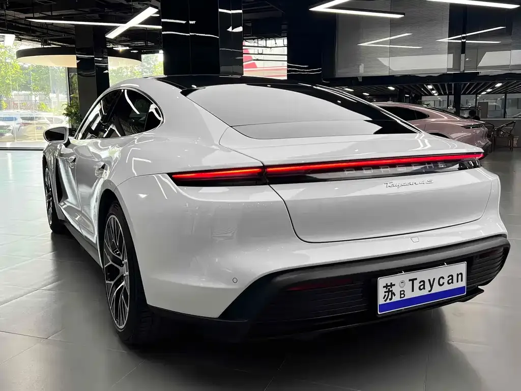 Porsche Taycan — фото 3