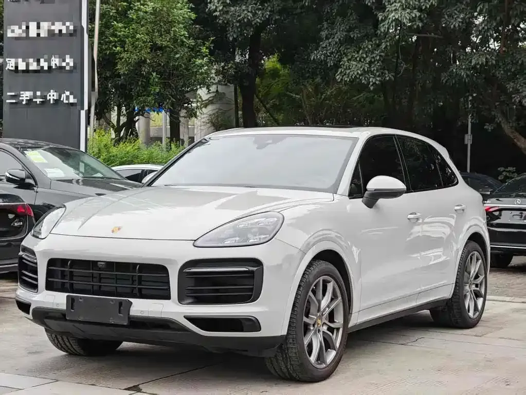 Porsche Cayenne — фото 1