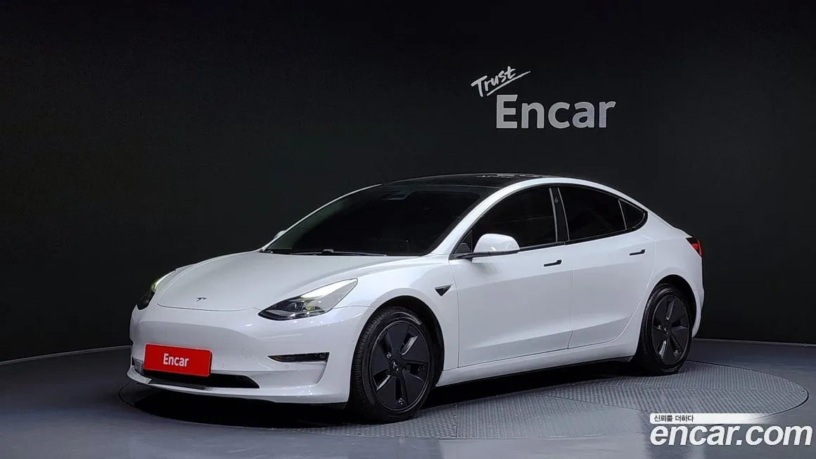 Tesla Model 3 — фото 1