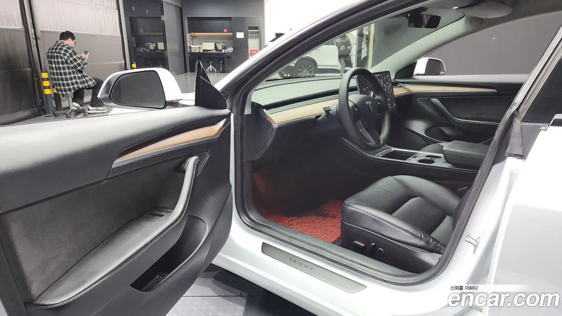 Tesla Model 3 — фото 10