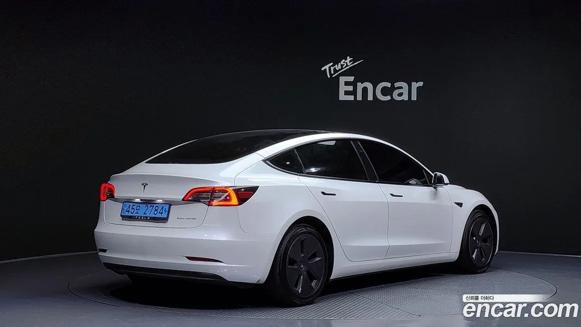 Tesla Model 3 — фото 2