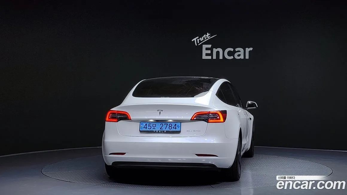 Tesla Model 3 — фото 4