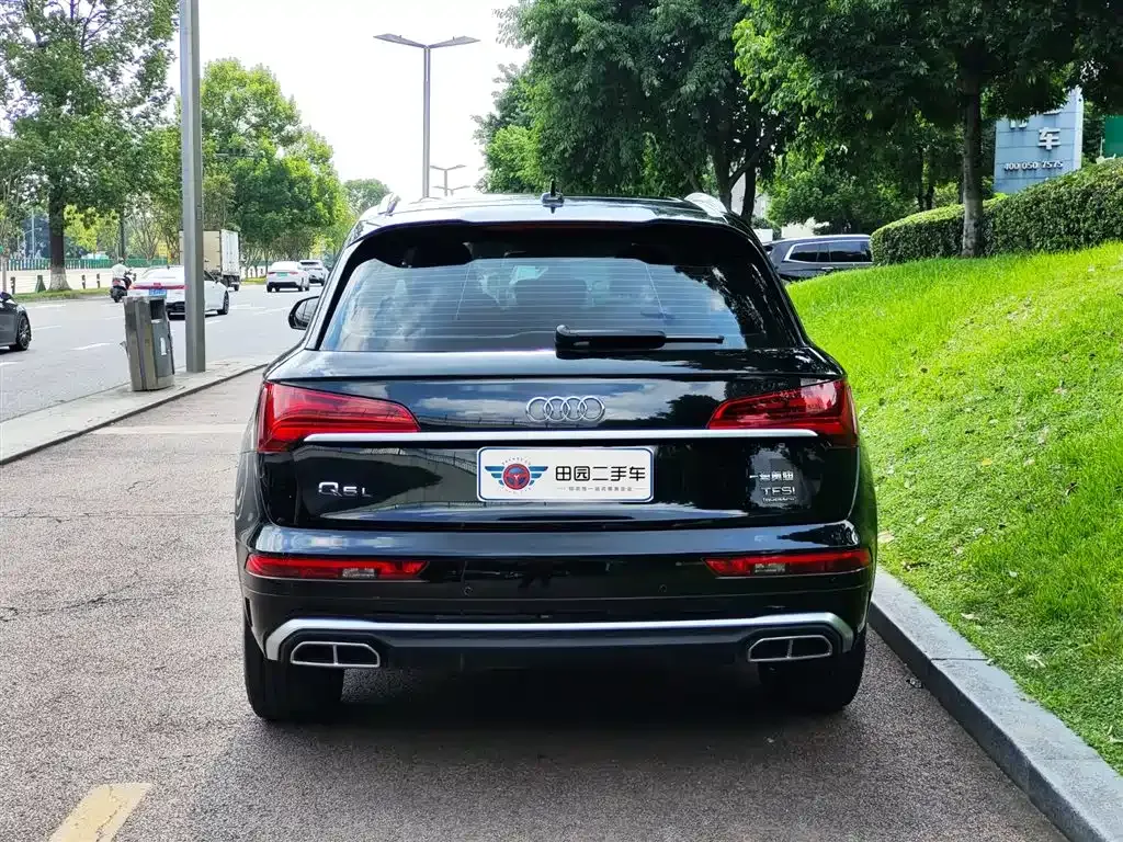 Audi Q5L — фото 5
