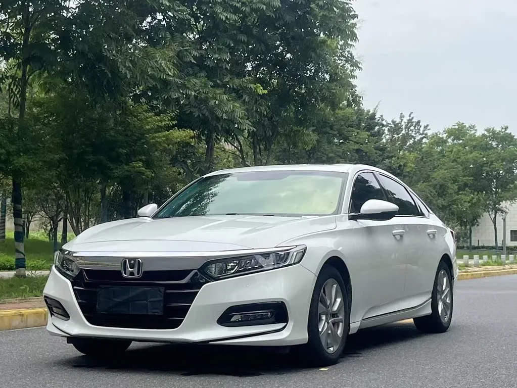 Honda Accord — фото 1