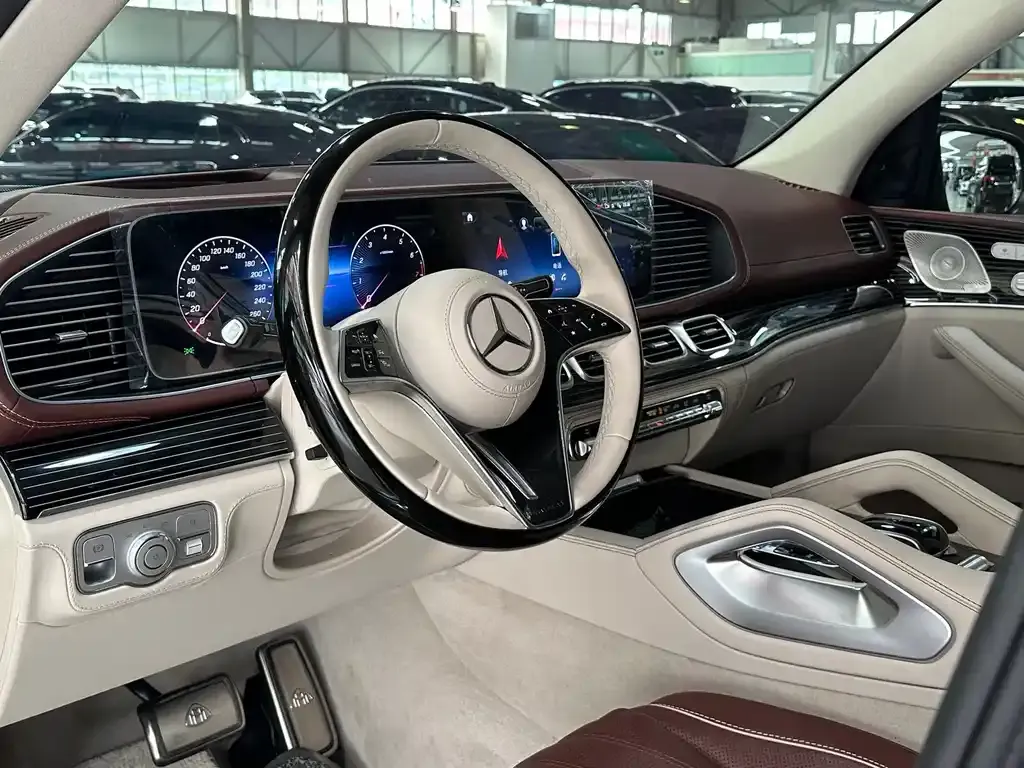 Mercedes-Benz GLS — фото 7