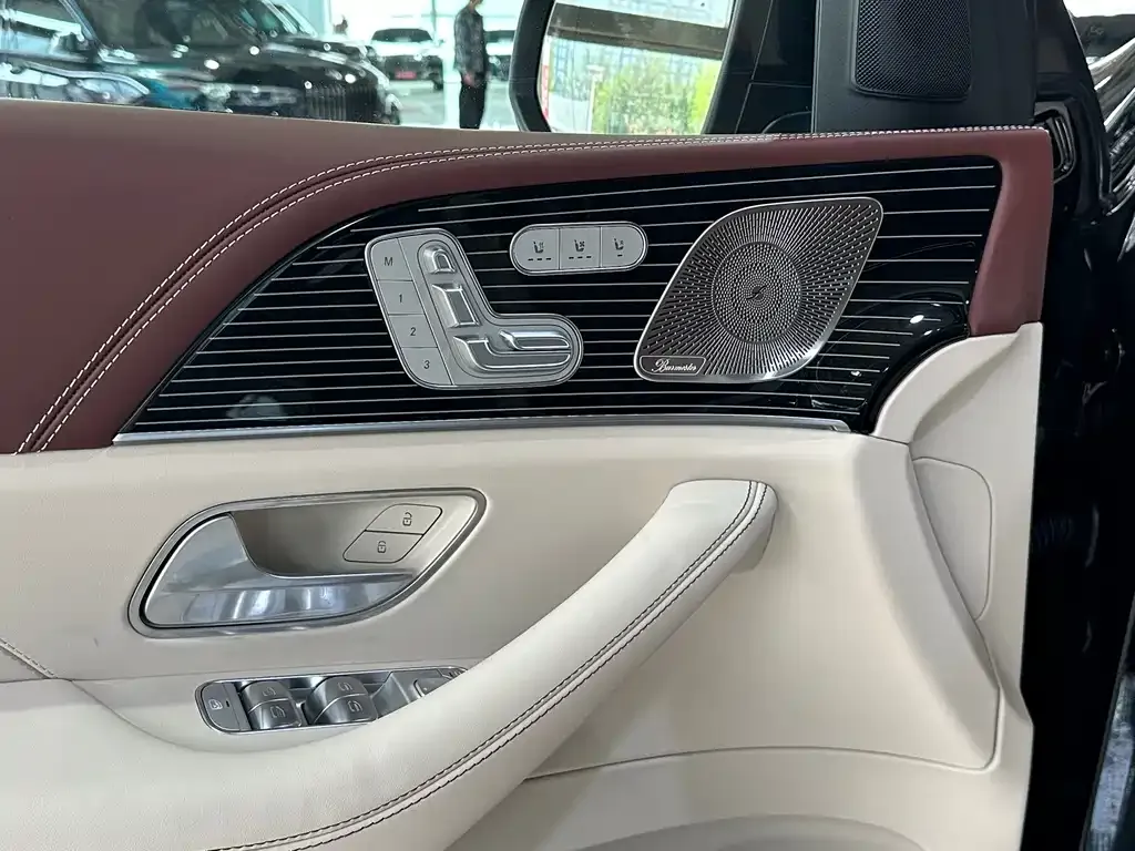 Mercedes-Benz GLS — фото 9