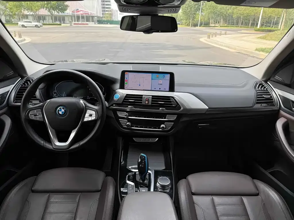 BMW iX3 — фото 10
