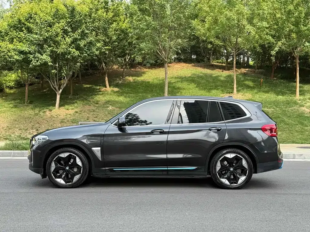 BMW iX3 — фото 4