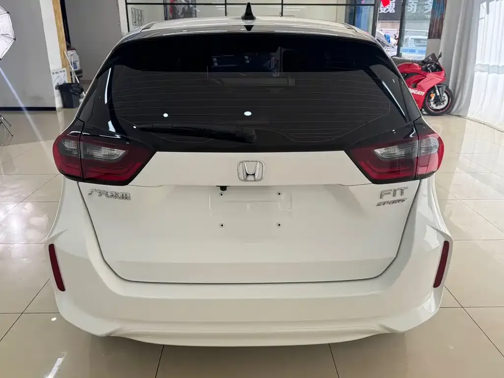 Honda Fit — фото 5