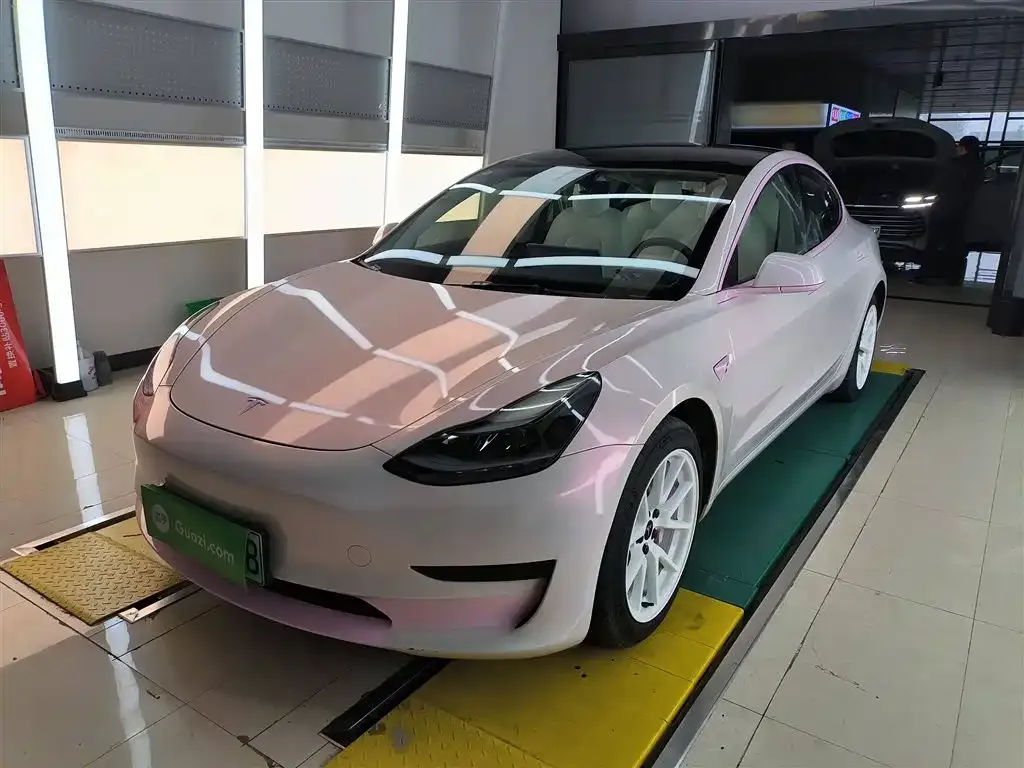 Tesla Model 3 — фото 1