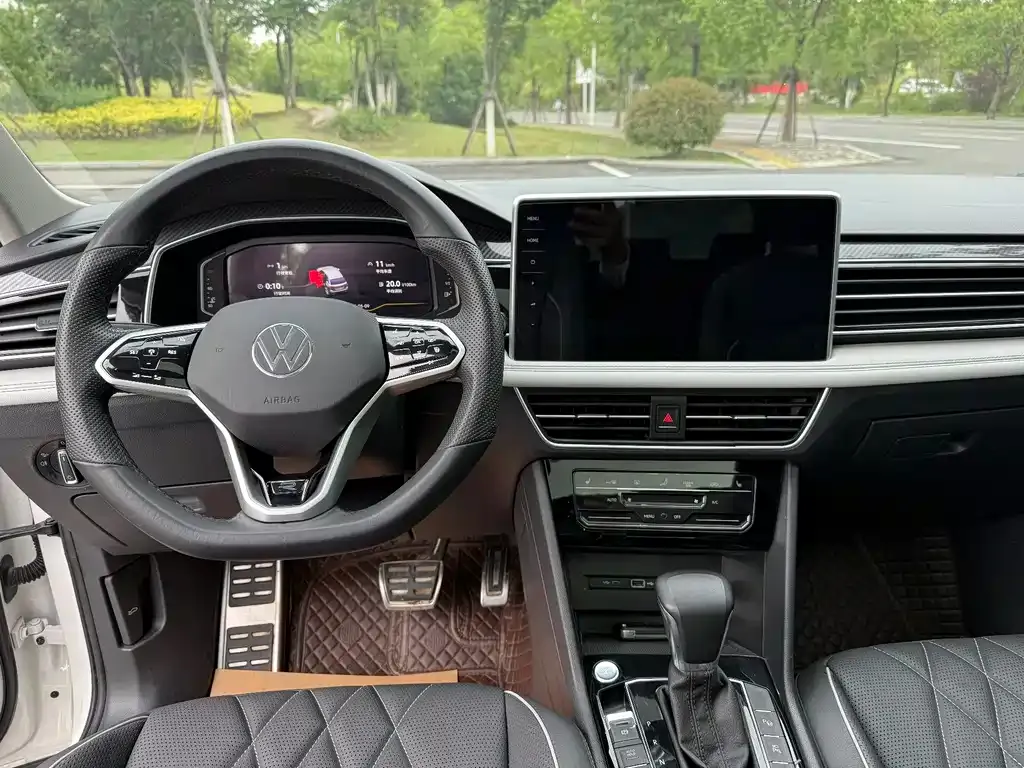 Volkswagen Tiguan L — фото 4