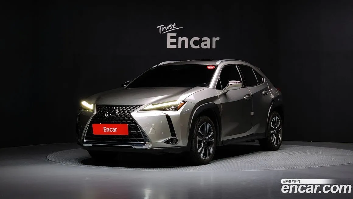Lexus UX — фото 1
