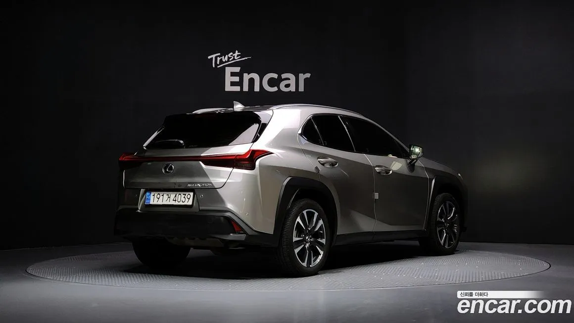 Lexus UX — фото 2