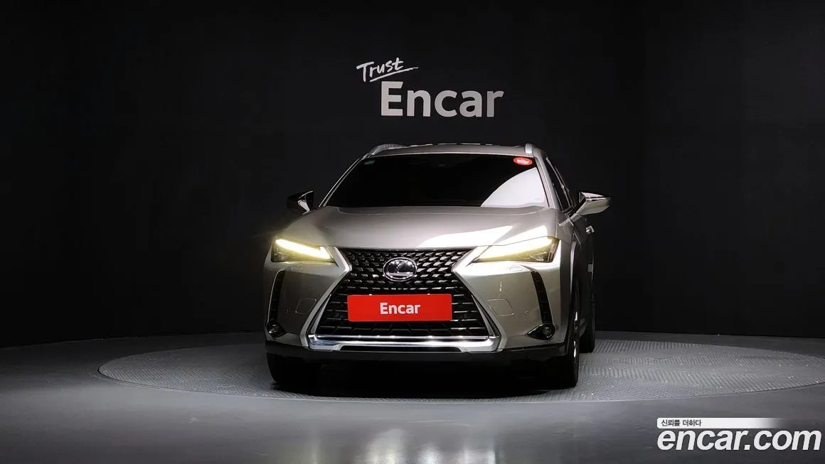 Lexus UX — фото 3