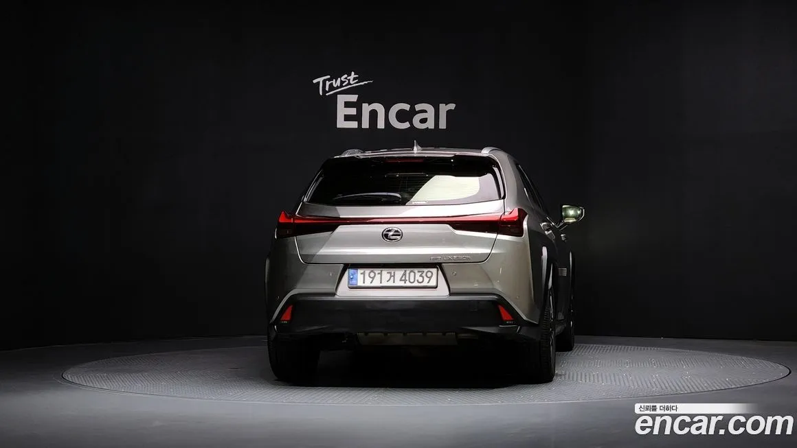 Lexus UX — фото 4