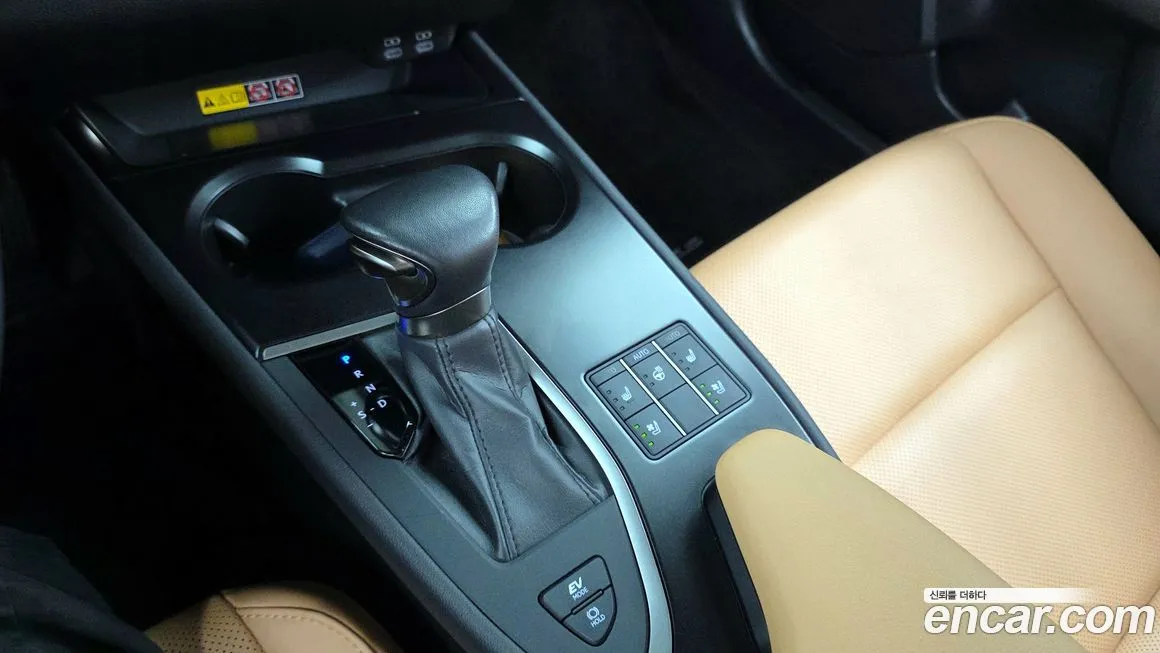 Lexus UX — фото 9