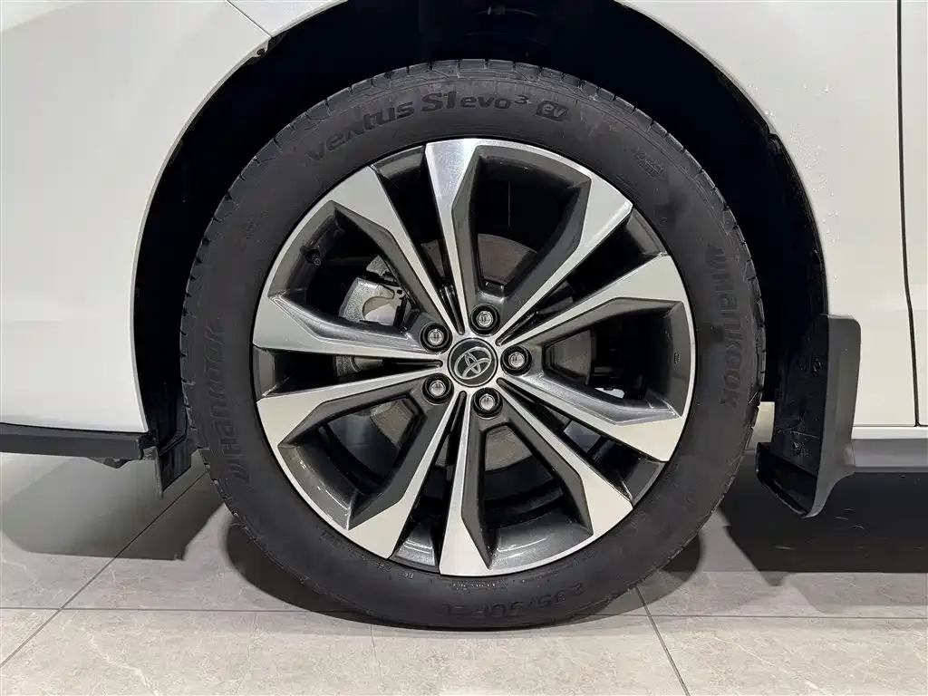 Toyota Granvia — фото 10
