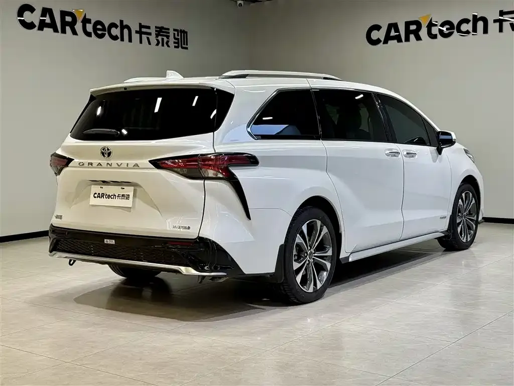 Toyota Granvia — фото 4