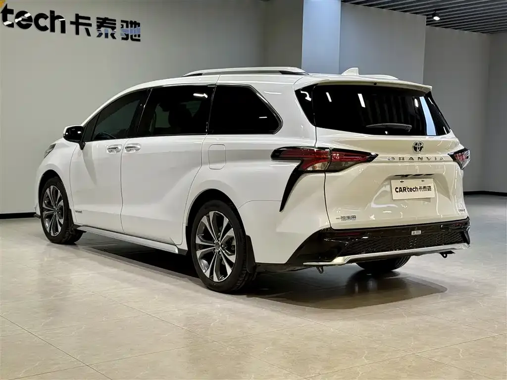 Toyota Granvia — фото 6