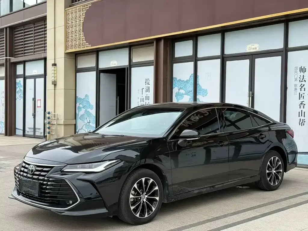 Toyota Avalon — фото 1